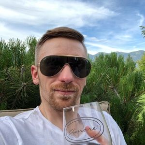 Meet your Posher, Jeffrey